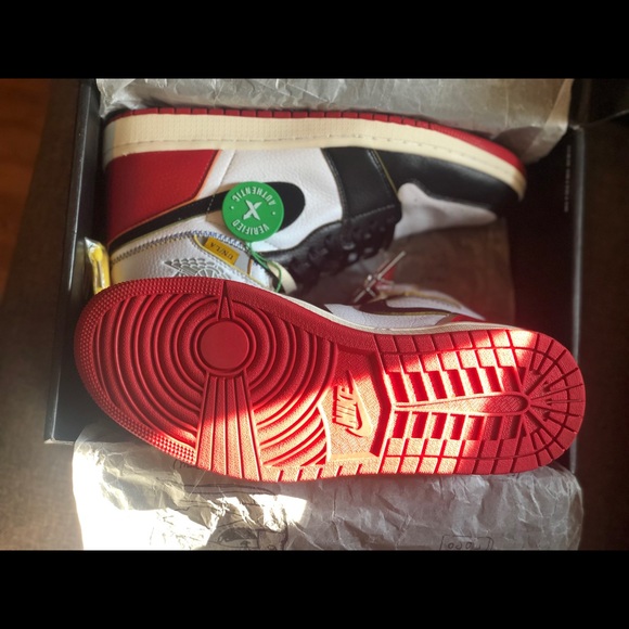 Air Jordan UN/LA - Picture 3 of 7